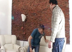 Bareback TV: Sexy crossdresser šuká v dámském prádle