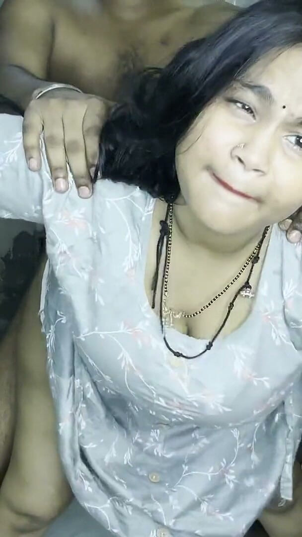 Hot Desi Aunty Giving Risky Blowjob to Nephew in Kitchen - Homemade (Sonathakur)