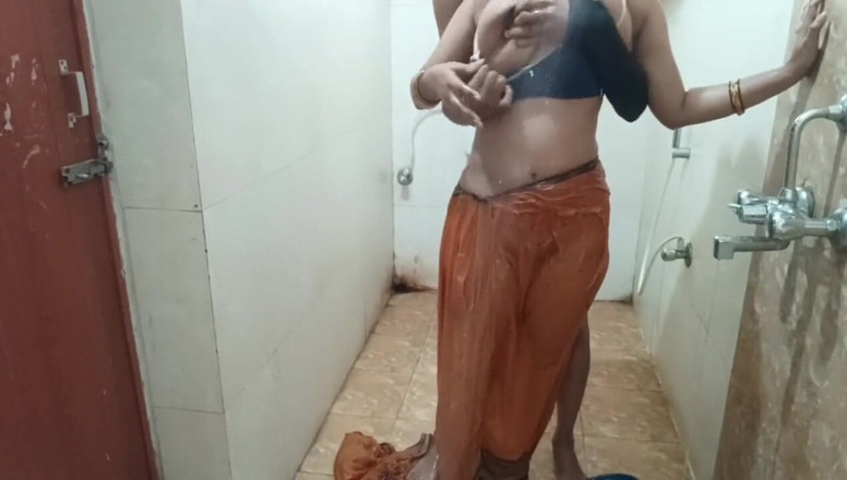 SEXYworld345: Indiana de repente entra no banheiro