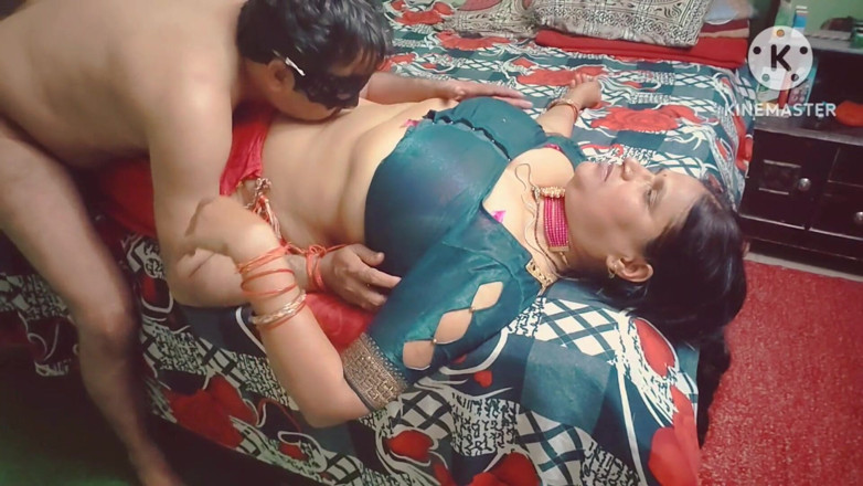 Lustykajolbhabhi: 의붓아빠와 배다른 여동생의 로맨스와 섹스
