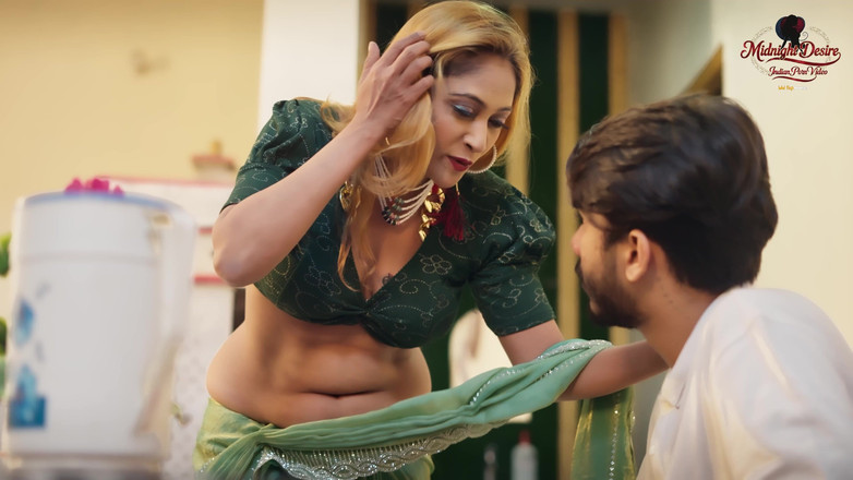 Midnight desire: Azgın kayınbiraderi seksi azgın baldızını sikiyor