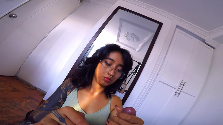 Ellie pink: 与性感的头趾大学宝贝的热口交