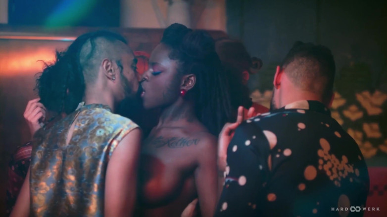 HardWerk: Travesti y cariñoso con Las Bangers detrás de la cámara