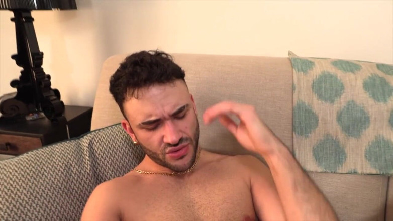TRANSBOY STUDIO PUSSY MAN: Băiat stranboy sexy futut de tati francez