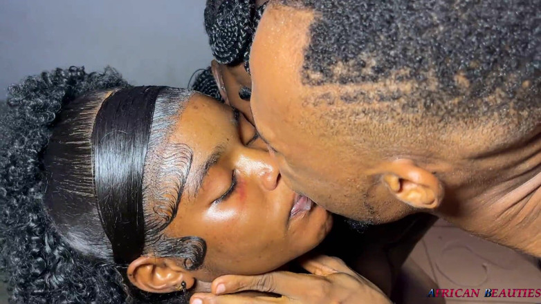 African Beauties: 现实生活中的重口味荡妇拥有这个大黑屌