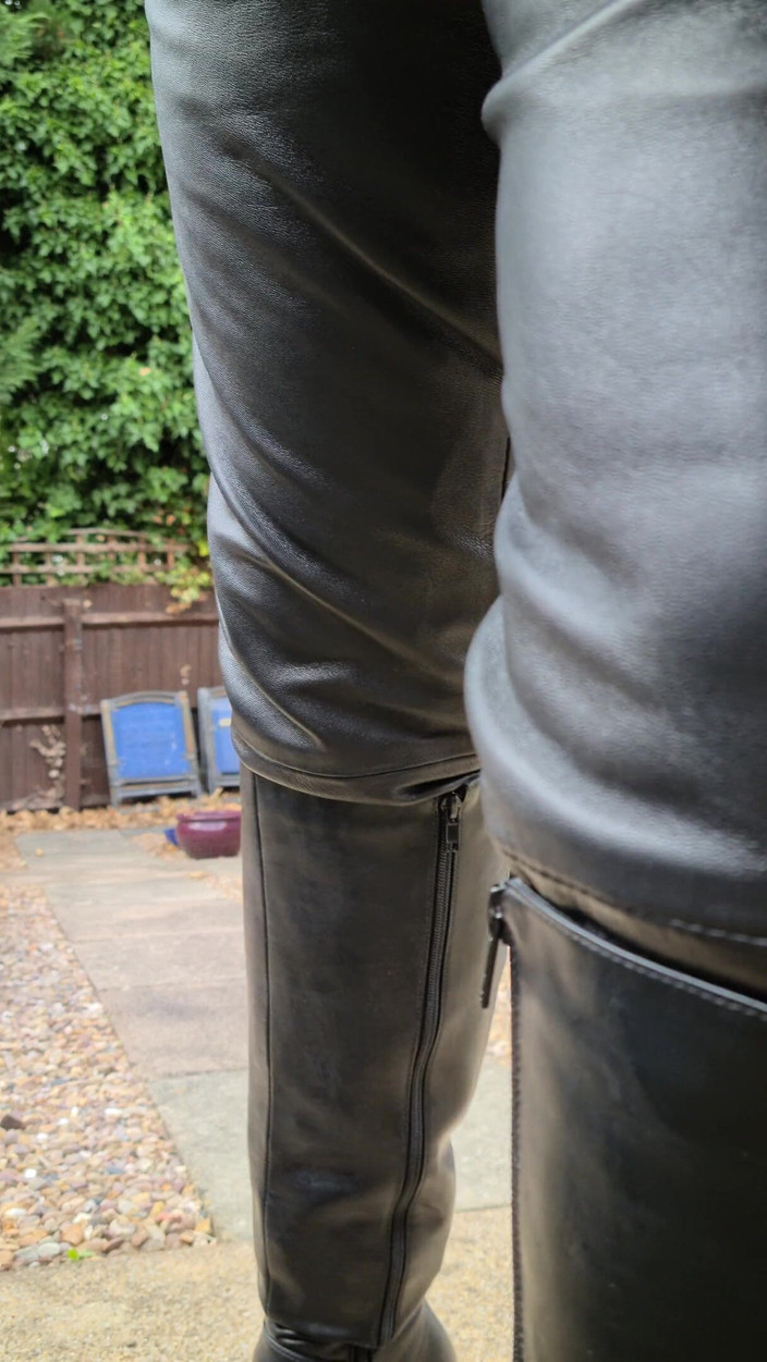 Leatherman63: Vollleder-outfit