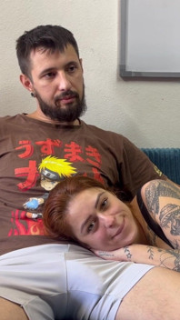 La Coinquilina Dai Capelli Rossi Succhia Silenziosamente in Grembo E Si Svuota Sperma Densa Sul Viso