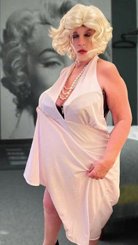 Babička Norma Jean: Tajné lízání ptáka