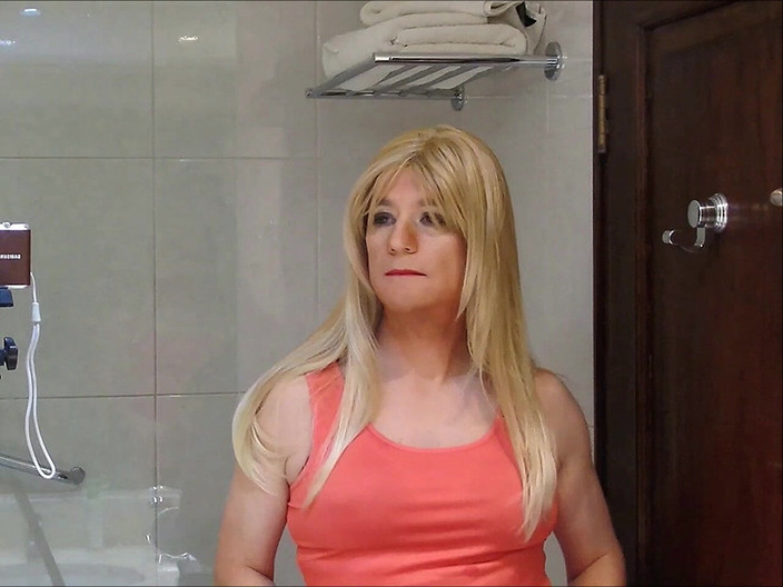 HectorChile1969: Crossdresser fernanda gomez尝试假发，你喜欢哪一个？
