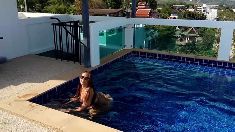 VividRedHead: VividRedHead strips naked on the penthouse terrace