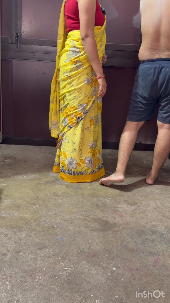 Siyanshi: India mucama follada y seducida por propietario para regalos y...