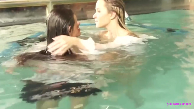 Czech Pornzone: Louca orgia na piscina vol.3