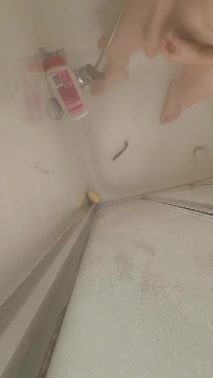 JanineLang: 샤워와 면도 중 오르가즘