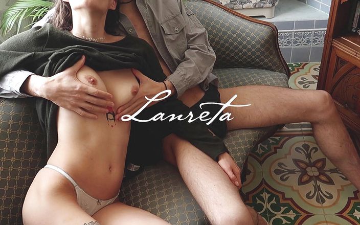 Lanreta: セクシーな若いカップルはソファで非常に熱い弄、アマチュアLanreta