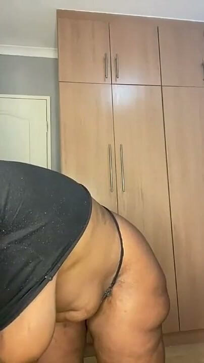 Legendary Booty Overdose: BBW, masturbation mouillée et strip-tease