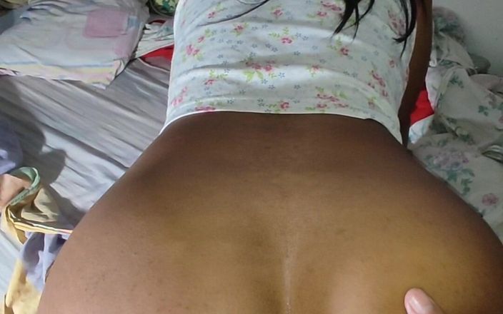 Brunnete Sofi: Tvrdě ošukaná jejím nevlastním otcem