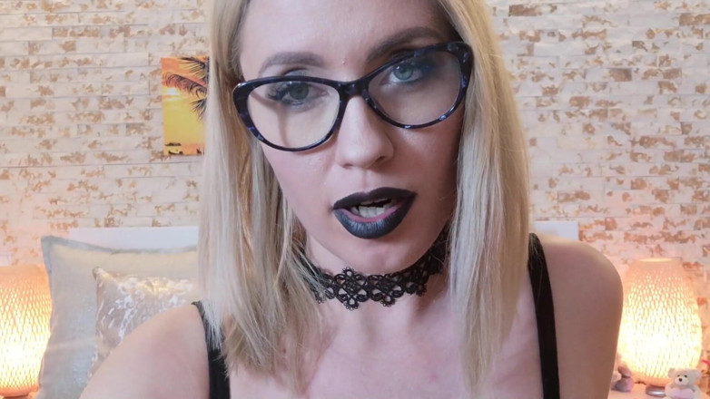 Erotic Tanya: Dev kadın ve göğüsleri!