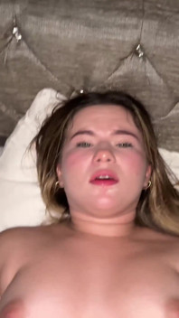 Moje oblečení je mokré a měl jsem na sobě vaše, doufám, že vám to nevadí - sex s cizím mužem