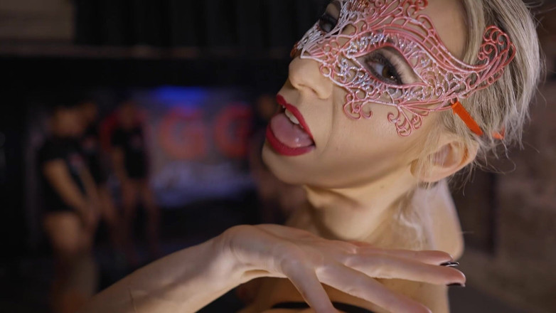 GGG John Thompson Studio: Wild BBC gangbang bukkake med blond och tatuerad slampa