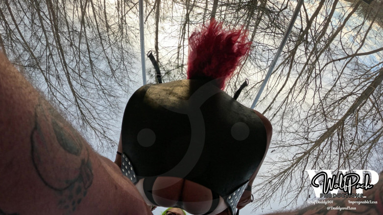 DaddyandLexa: Troia trans rossa scopata senza preservativo e sborrata in pubblico...