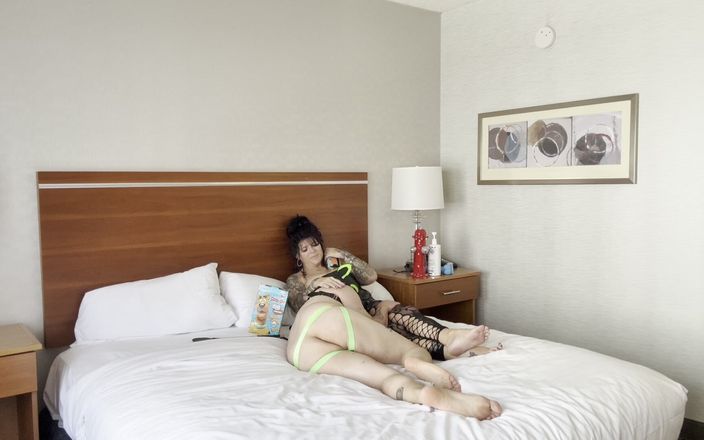 HolleeHuntress: What a Good Boy He Was! First Pegging Scene