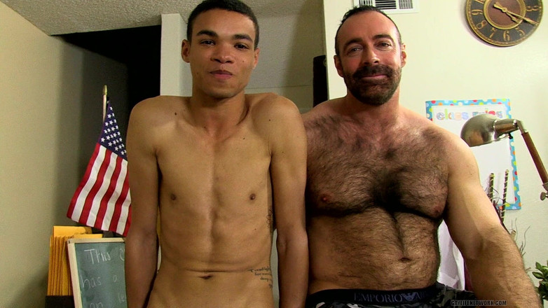 Teach Twinks: Muscle Top a Twinky Bottom na place