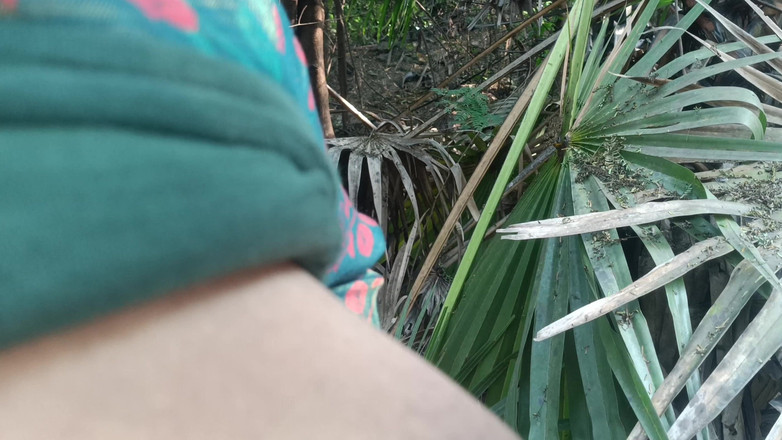 Pushpa studio: Une étudiante se fait baiser dans la nature