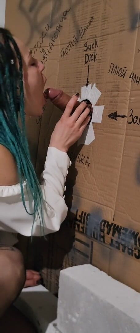 Karina_Queen: Gloryhole Auf Einer Baustelle. Dialoge.