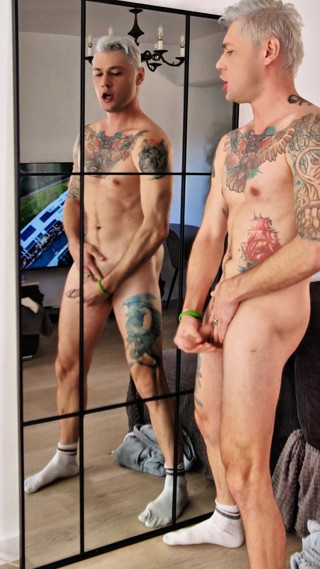 HangryAssActivDick: Branlette Devant Le Miroir