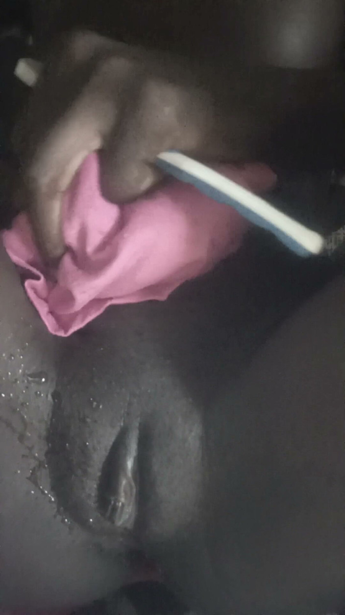 Dwuxxx: Squirt Time with My Toothbrush