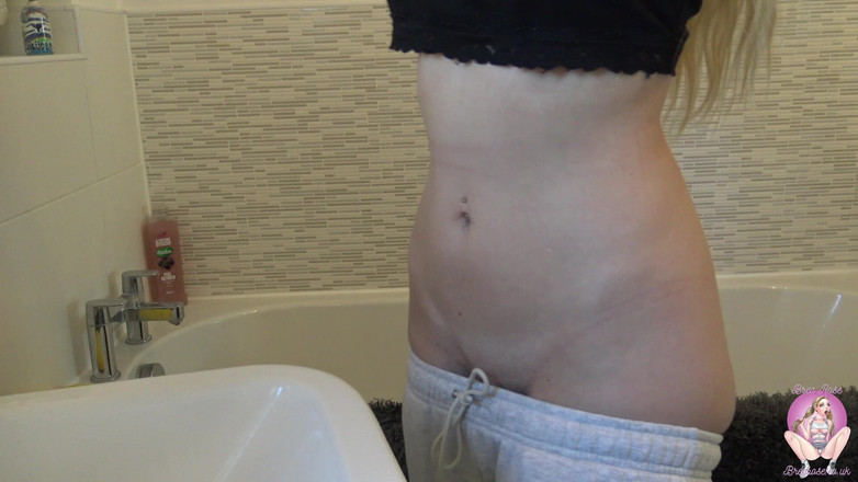 Brea Rose: Sagging Jeans