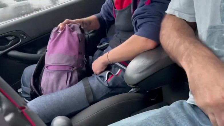 J13D75: Pouliční děvka dává hlavu silnice. Tato děvka mi leští knoflík...