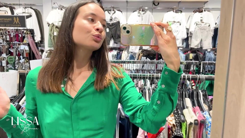 Lissa Brown: Me masturbo en un vestuario público