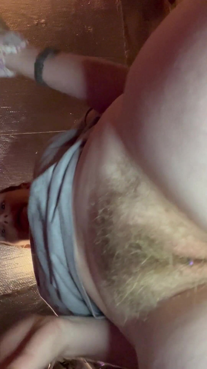 MistressWriggler: Smontando le mie labbra puzzolenti della figa pelosa per mantenere...