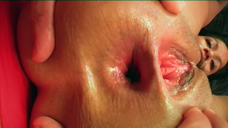 Monster Cocks: Splendida mora con figa pelosa si diverte con un grosso...