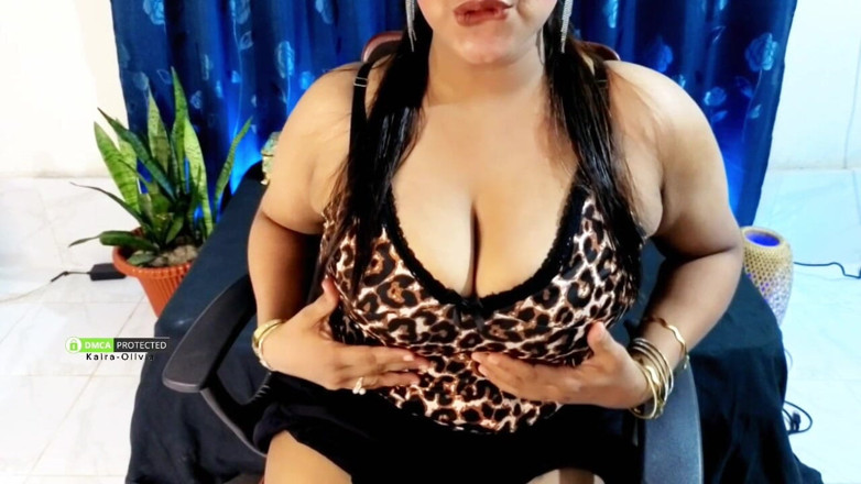 Kofantasy: Gemendo com peitos provocando na webcam
