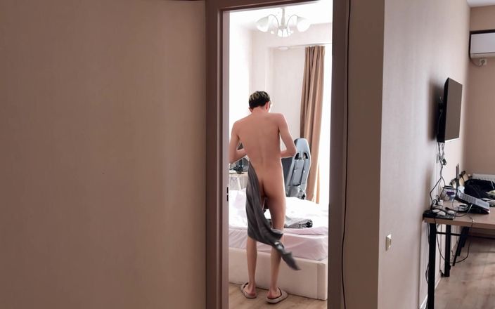 Ethan Lestray: Twink bí mật quay phim người bạn của mình đang giặt...