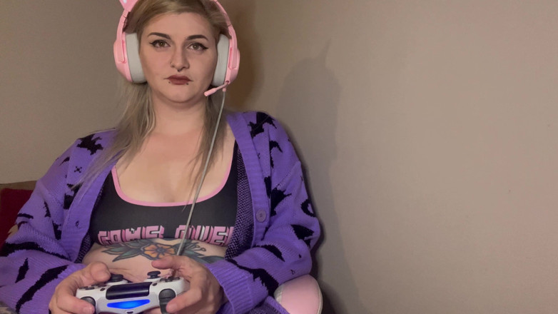 EeveeXo: Gamer Girl Hairy Armpit Worship