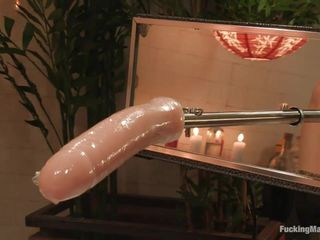 Fucking Machines by Kink: Người mới hút thuốc nóng bỏng, Charley Chase đụ cái máy đầy...