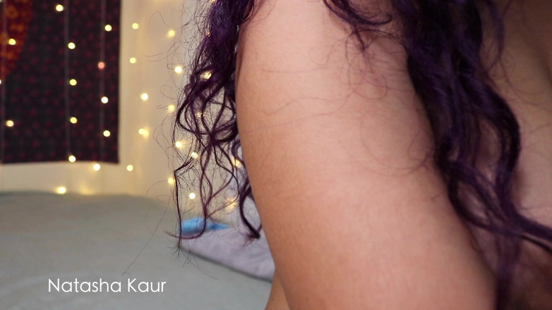 Natasha Kaur: Olejowanie z bliska, tarcie, odbijanie się cycków
