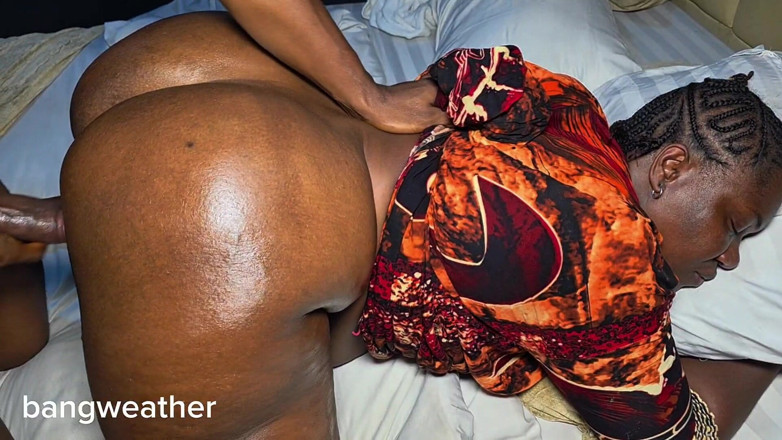 Bangweather: Drilling Her Big Phat Bum Bum