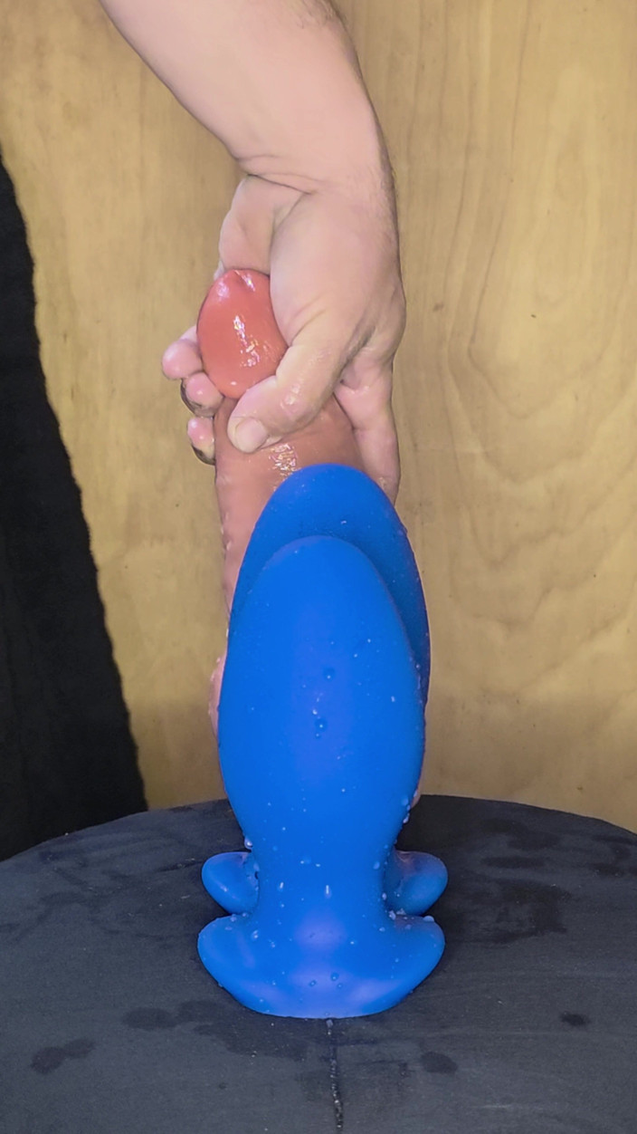 Curious Jay: How I Stretch My Asshole for Fisting