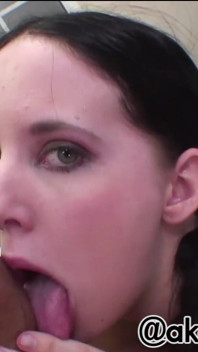 Ragazzina carina Megan Murray scopata e sborrata in faccia