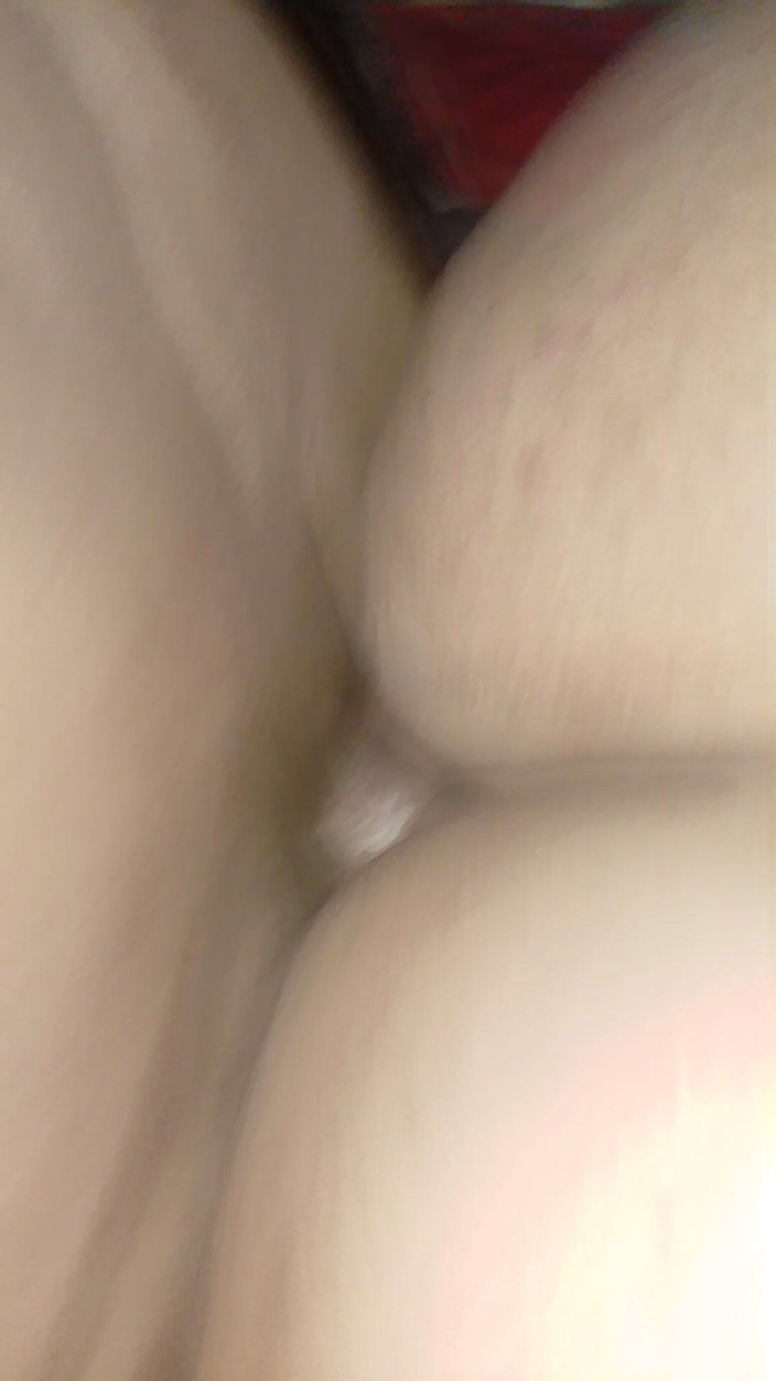 Desicuple: 나는 너의 창녀야, 나를 창녀로 만들고, 나를 떠나 짧은 엉덩이를 입는다.
