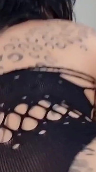 Dea ebano e ragazza bianca con culo perfetto scopate