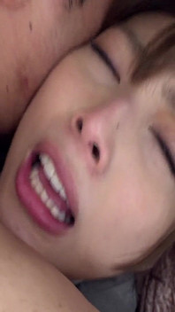우아한 승무원. 격렬한 욕망으로 변하는 부드러운 미소!