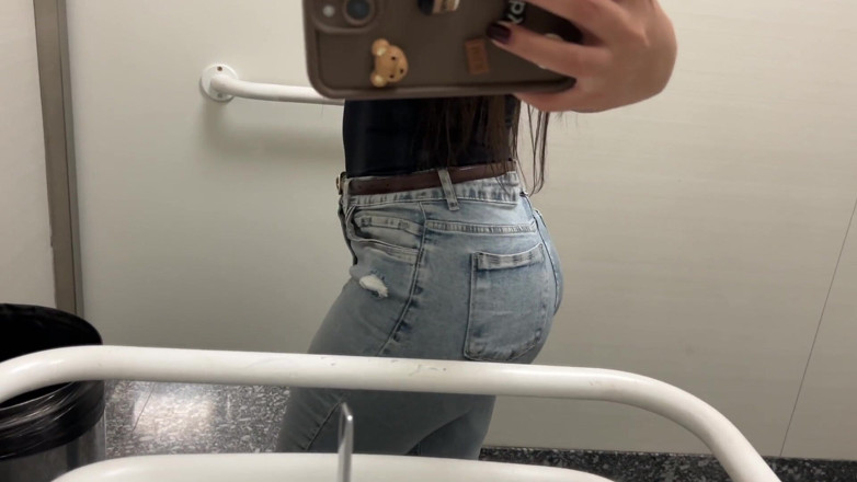 AngelNovinha: Married Masturbates in a Public Place, Siririca in a Risky...
