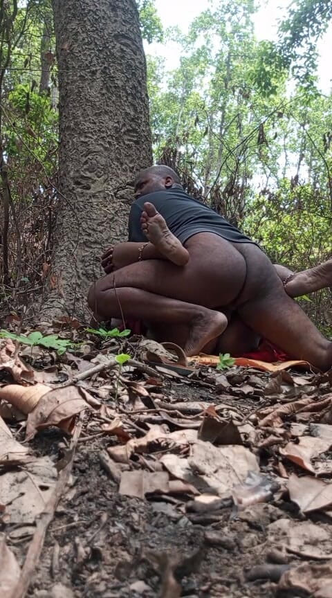 Auntixxx 69: Menikmati Seks di Hutan dengan Kakak Ipar