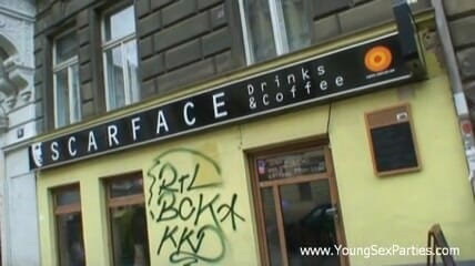 Young Sex Parties: Juice promění barovou párty v orgii