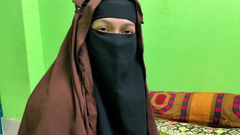 Riya Chowdhury: Niqab Hookup - Hot Asian Girl Shows Her Horny Guy Good...